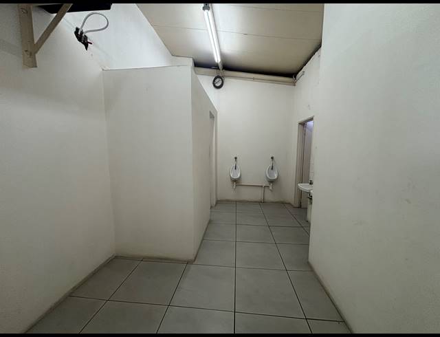 790M² WAREHOUSE TO LET IN STRAND INDUSTRIA